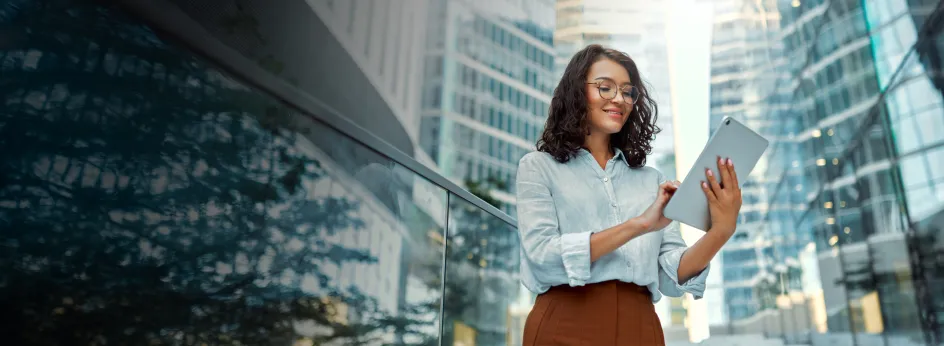 Business vrouw met tablet